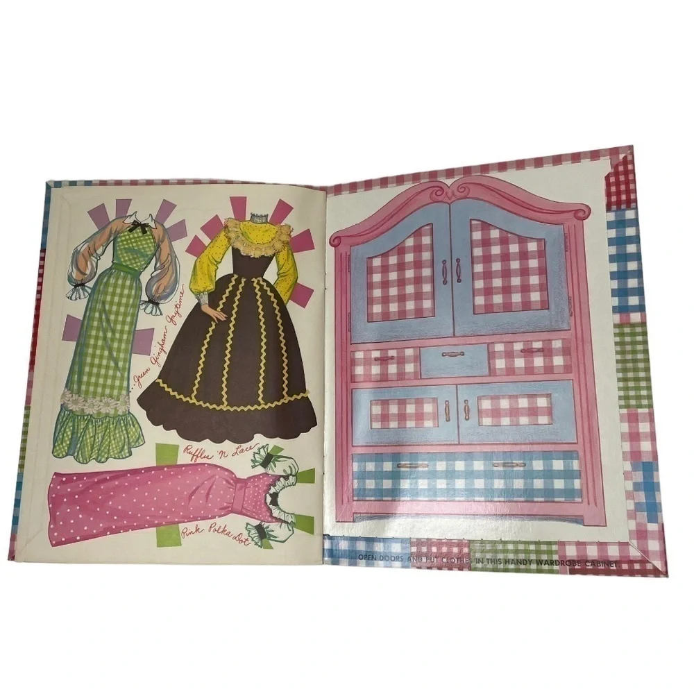 NWT Vintage 1973 Mattel Barbie’s Boutique Paper Doll Book